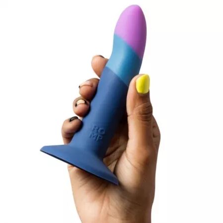 ROMP - PICCOLO GODEMICHET EN SILICONE AVEC VENTOUSE TRICOLORE 14 CM