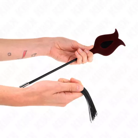 KINK - Fouet à pompon en silicone forme rose 45 cm