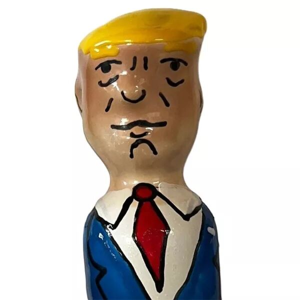 CONDOMERIE - PR�SERVATIFS FANTAISIES PEINTS � LA MAIN GRUMPY TRUMP