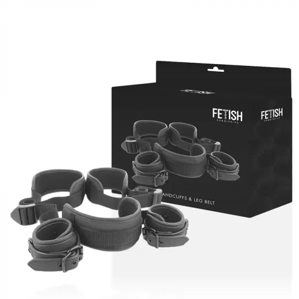 FETISH SUBMISSIVE - POSITION JAMBES OUVERTES AVEC MENOTTES DOUBL�ES EN NOPR�NE