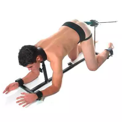 METAL HARD - PRISON BDSM AVEC ACCESSOIRE DE P�N�TRATION